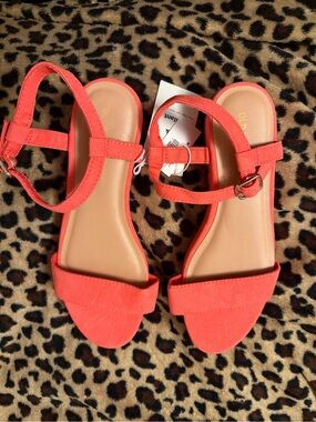 NWT Old Navy size 8 orange suede platform sandals